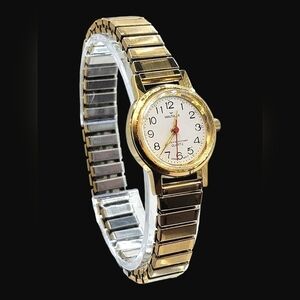 Vintage Waltham Ladies Watch WK658-065 Gold Tone Round White Face Nurse